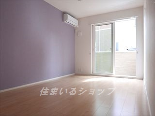 安芸高田市吉田町常友のアパートの居間・リビング