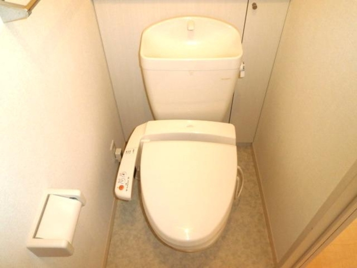 メゾン・ドゥジェームAのトイレ|コンパクトで使いやすいトイレです