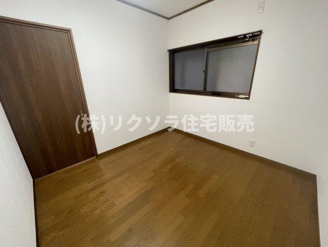 池田本町　中古一戸建ての寝室|洋室4.5帖
■物件内覧・資金計画相談・住宅ローン相談、リフォーム相談、お問合せ受付中■
※当日・翌日のご内覧、ご相談はお電話でのお問合せがスムーズです！