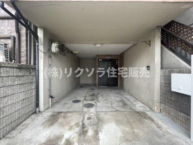 池田本町　中古一戸建ての駐車場|■物件内覧・資金計画相談・住宅ローン相談、リフォーム相談、お問合せ受付中■
※当日・翌日のご内覧、ご相談はお電話でのお問合せがスムーズです！