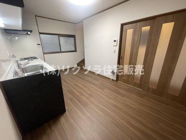 池田本町　中古一戸建ての居間・リビング|DK7.5帖
■物件内覧・資金計画相談・住宅ローン相談、リフォーム相談、お問合せ受付中■
※当日・翌日のご内覧、ご相談はお電話でのお問合せがスムーズです！