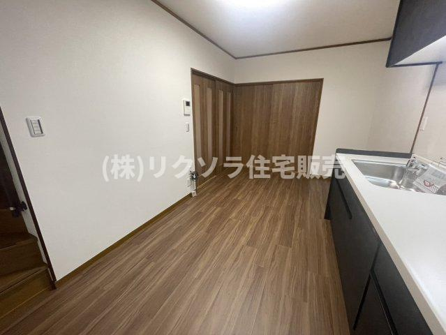 池田本町　中古一戸建ての居間・リビング|DK7.5帖
■物件内覧・資金計画相談・住宅ローン相談、リフォーム相談、お問合せ受付中■
※当日・翌日のご内覧、ご相談はお電話でのお問合せがスムーズです！