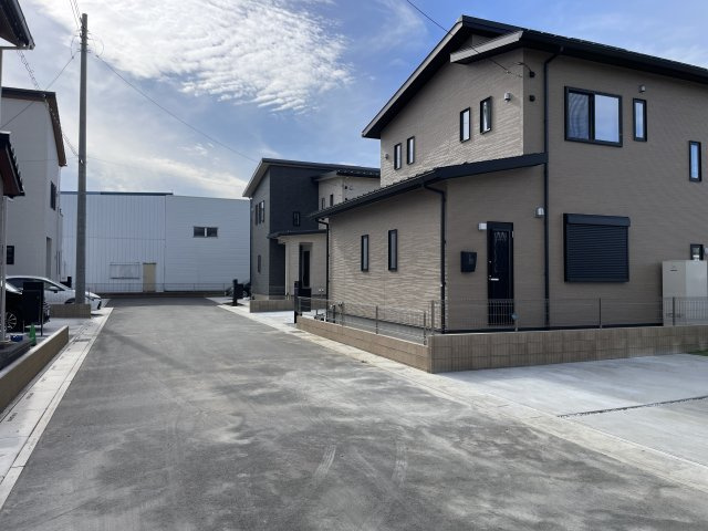 【前面道路含む現地写真】 | 深谷市上柴町東３丁目　フェリディアガーデン　未入居戸建　全6区画　3号棟