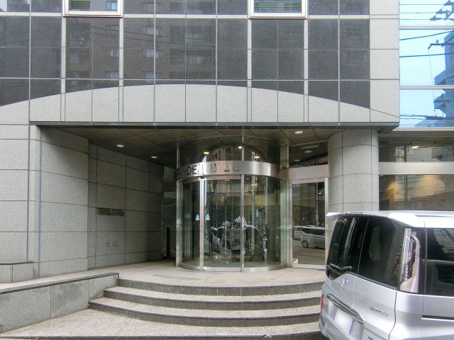 シンデン本社ビルのエントランス