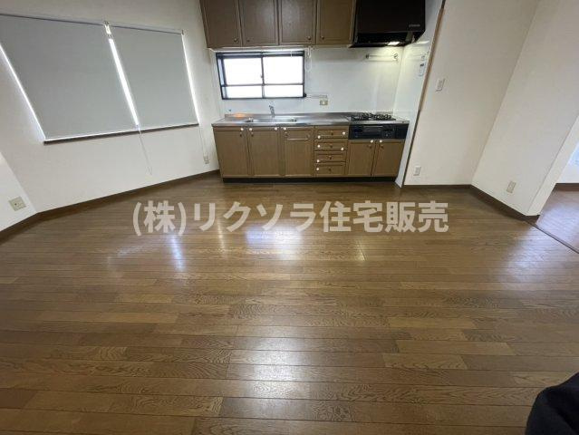 堀溝３丁目　中古一戸建ての居間・リビング|LDK18.25帖
■物件内覧・資金計画相談・住宅ローン相談、リフォーム相談、お問合せ受付中■
※当日・翌日のご内覧、ご相談はお電話でのお問合せがスムーズです！