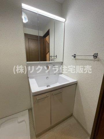 堀溝３丁目　中古一戸建ての独立洗面台|■物件内覧・資金計画相談・住宅ローン相談、リフォーム相談、お問合せ受付中■
※当日・翌日のご内覧、ご相談はお電話でのお問合せがスムーズです！