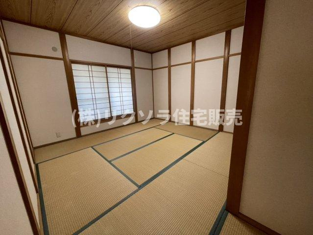 堀溝３丁目　中古一戸建ての和室|和室8.5帖
■物件内覧・資金計画相談・住宅ローン相談、リフォーム相談、お問合せ受付中■
※当日・翌日のご内覧、ご相談はお電話でのお問合せがスムーズです！