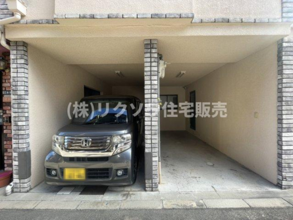 堀溝３丁目　中古一戸建ての駐車場|2台駐車可能
■物件内覧・資金計画相談・住宅ローン相談、リフォーム相談、お問合せ受付中■
※当日・翌日のご内覧、ご相談はお電話でのお問合せがスムーズです！