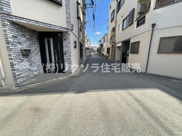 堀溝３丁目　中古一戸建ての前面道路含む現地写真|前道　南　幅員4.0ｍ　西　幅員4.0ｍ
■物件内覧・資金計画相談・住宅ローン相談、リフォーム相談、お問合せ受付中■
※当日・翌日のご内覧、ご相談はお電話でのお問合せがスムーズです！