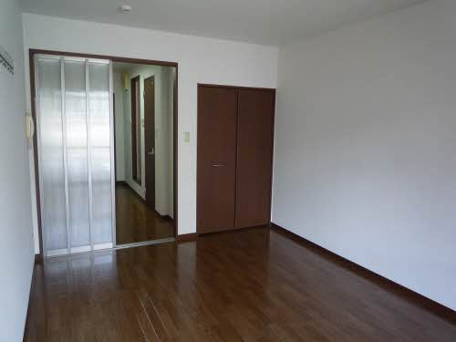 ジェネス寺本の居間・リビング