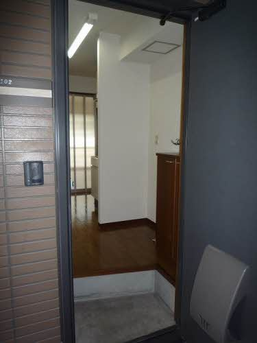 ジェネス寺本の玄関