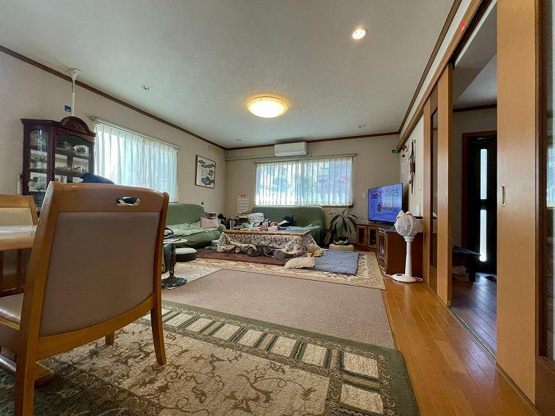 国松町　中古一戸建ての居間・リビング|LDK25.0帖
■物件内覧・資金計画相談・住宅ローン相談、リフォーム相談、お問合せ受付中■
※当日・翌日のご内覧、ご相談はお電話でのお問合せがスムーズです！