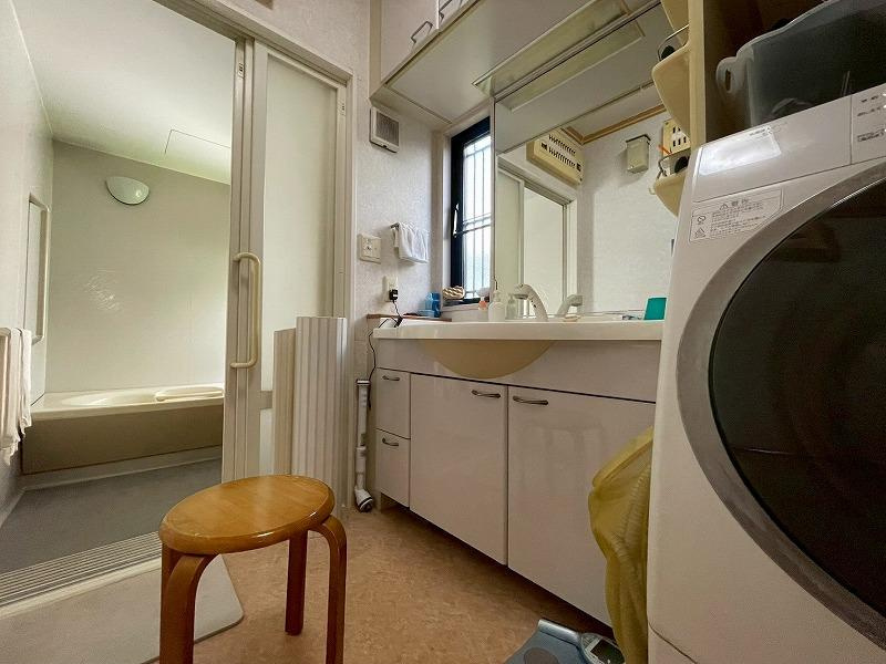 国松町　中古一戸建ての独立洗面台|■物件内覧・資金計画相談・住宅ローン相談、リフォーム相談、お問合せ受付中■
※当日・翌日のご内覧、ご相談はお電話でのお問合せがスムーズです！