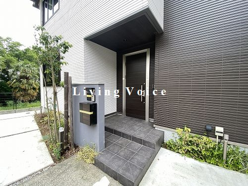 【仲介手数料０円】秦野市南矢名　中古一戸建てのエントランス|【仲介手数料０円】秦野市南矢名　中古一戸建て