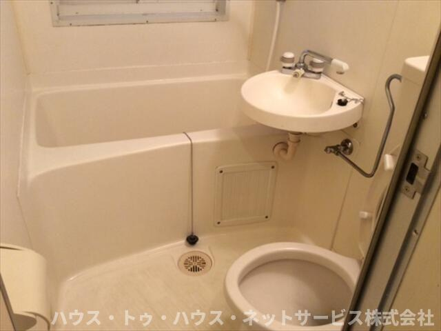 ビーブタウン高田の浴室