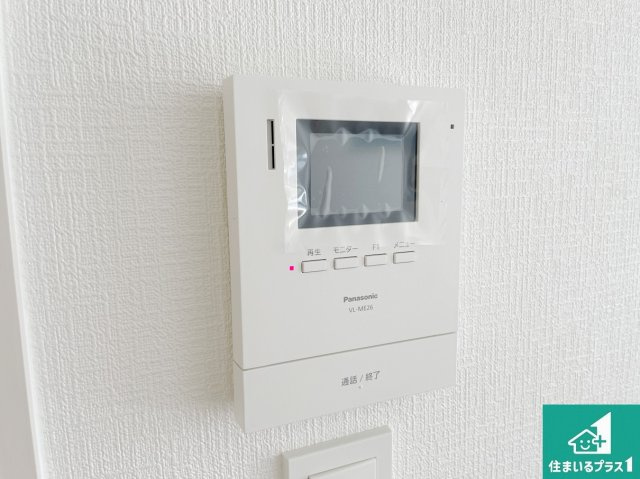 八尾市山本町北　第6期　新築一戸建ての防犯設備|カラーモニターインターホン！声だけでなく来訪者の姿や顔がモニターで確認できるので、小さなお子様がいらっしゃるご家庭でも安心できます！