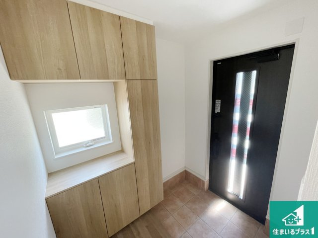 八尾市山本町北　第6期　新築一戸建ての玄関|シューズボックスにはたくさんの靴が収納できるので玄関周りはいつもスッキリ！ご家族が増えても安心！