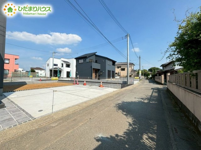 行田市長野3丁目　新築一戸建て　リーブルガーデン　01の前面道路含む現地写真|小学校まで徒歩6分！お子様の通学も安心！！