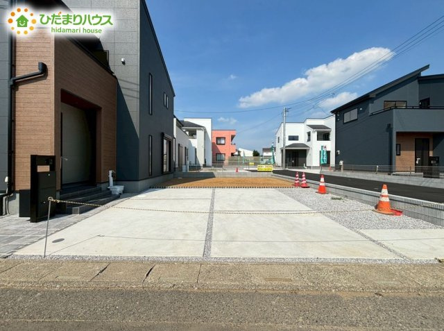 行田市長野3丁目　新築一戸建て　リーブルガーデン　01の駐車場|並列駐車3台可能★
車の出入りもスムーズにできます！