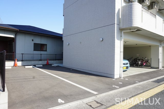 CASA　BIANCA九品寺の駐車場