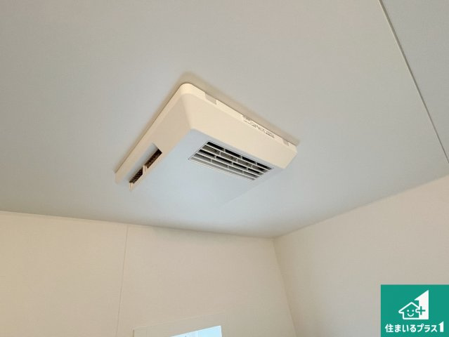 枚方市長尾家具町　第11期　新築一戸建ての冷暖房・空調設備|四季を通して快適なバスライフをお手伝いする浴室暖房乾燥機！浴室の乾燥・暖房・涼風・換気はもちろん、２４時間換気にも対応！