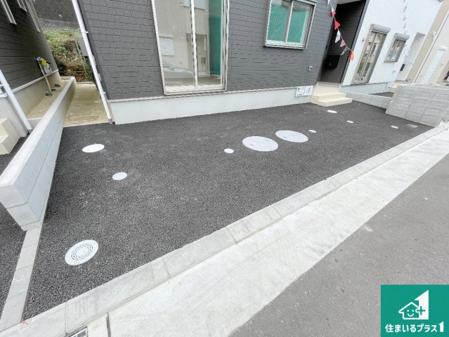 枚方市長尾家具町　第11期　新築一戸建ての駐車場|駐車スペース！散水栓があるので、こまめに愛車を洗えます！