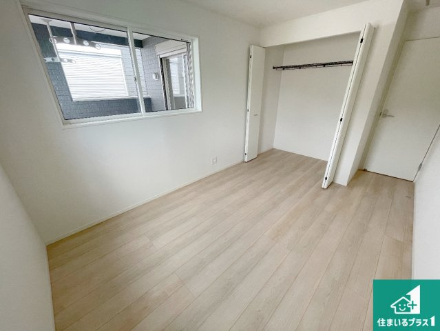 枚方市長尾家具町　第11期　新築一戸建ての洋室|シンプルな洋室は、自分好みのインテリアが楽しめます♪ご家族とインテリアや家具を選びに行くのは新築購入時の醍醐味の一つです。ぜひお楽しみください♪