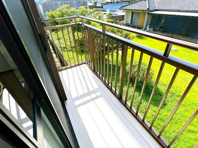 都城市花繰町の中古一戸建のバルコニー