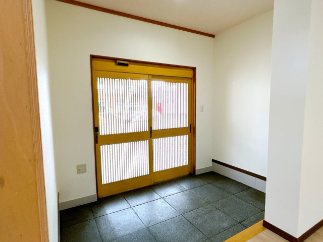 都城市花繰町の中古一戸建の玄関