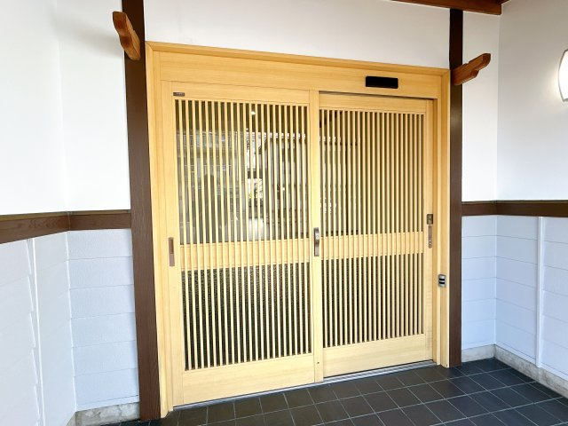 都城市花繰町の中古一戸建の玄関