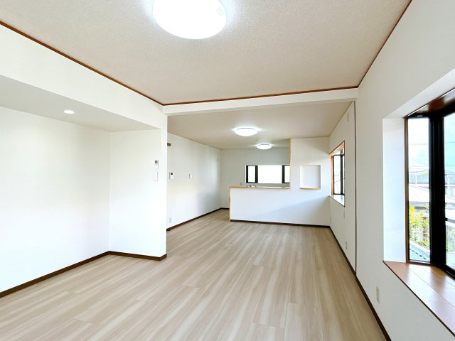 都城市花繰町の中古一戸建の居間・リビング