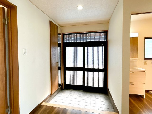 都城市花繰町の中古一戸建の玄関