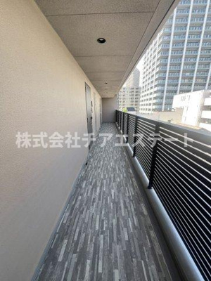 【バルコニー】 | アイルプレミアム月島ドゥーエ | 暖かな日差しのふりそそぐバルコニー