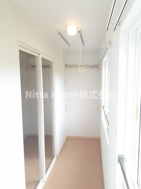 フレスケッツァのバルコニー|3.5帖の広々サンルームですよ(^_-)-☆