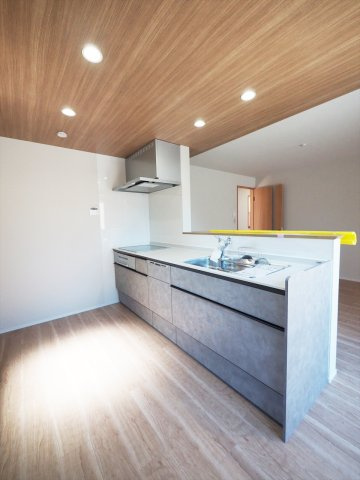 【キッチン】 | 世田谷区上馬3丁目 | ご家族との会話が弾む対面式システムキッチン。