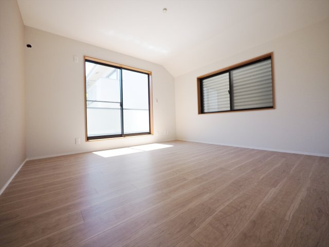 【洋室】 | 世田谷区上馬3丁目 | 2階洋室（約7.6帖）クローゼット付き。