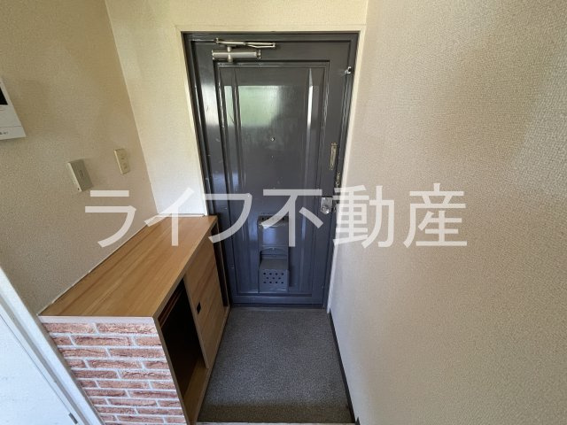 箱殿ハイツの玄関
