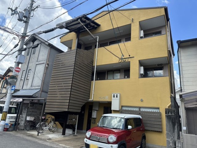 【外観】 | ヴィラ充 | すぐ近くに流れる山科川には遊歩道があり春の桜も楽しめます♪
