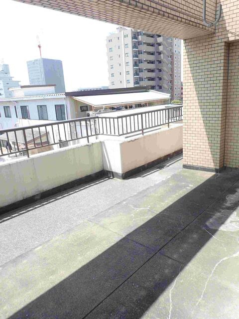 ケインアヴェニュー船堀のバルコニー|広々としたバルコニー