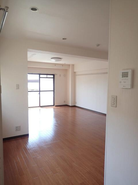 ケインアヴェニュー船堀の居間・リビング|ＬＤＫ１８畳