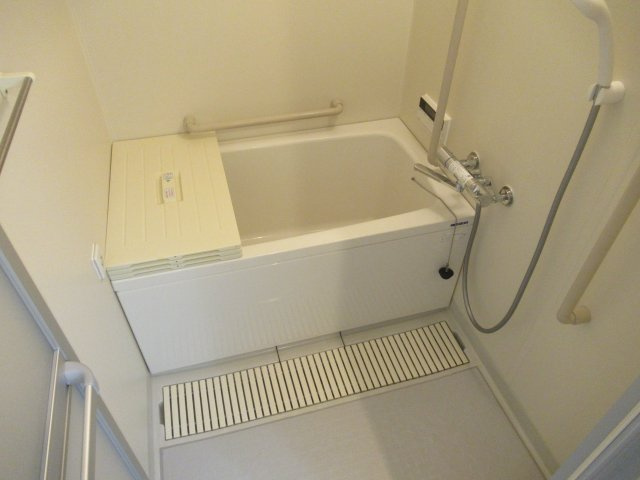 ルネシティ脇浜町第2　１ＬＤＫの浴室|ゆったり過ごせるお風呂です