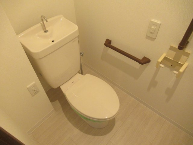 ルネシティ脇浜町第2　１ＬＤＫのトイレ|ゆったりとした空間のトイレです