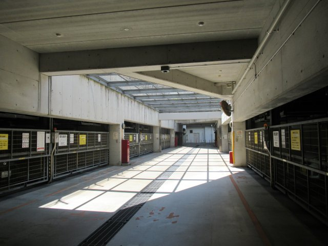 ルネシティ脇浜町第2　１ＬＤＫの駐車場|駐車場に車を止められます