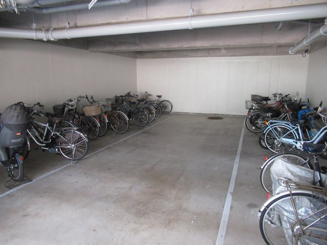 ルネシティ脇浜町第2　１ＬＤＫのその他共用部分|駐輪場に自転車を止められます