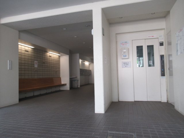 ルネシティ脇浜町第2　１ＬＤＫのロビー|落ち着いたロビーです