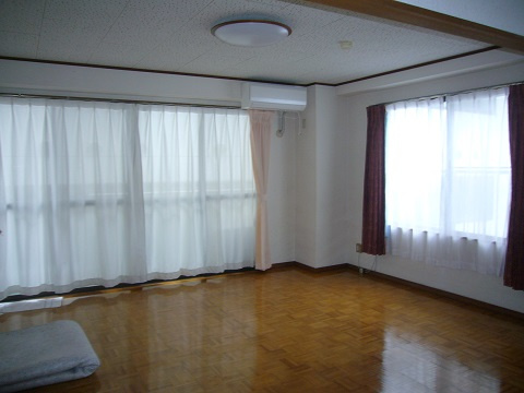 呉市中央３丁目の賃貸マンションの居間・リビング