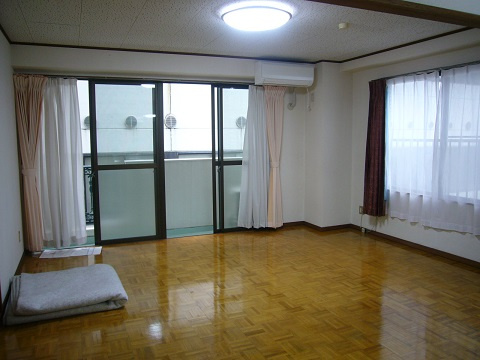 呉市中央３丁目の賃貸マンションの居間・リビング