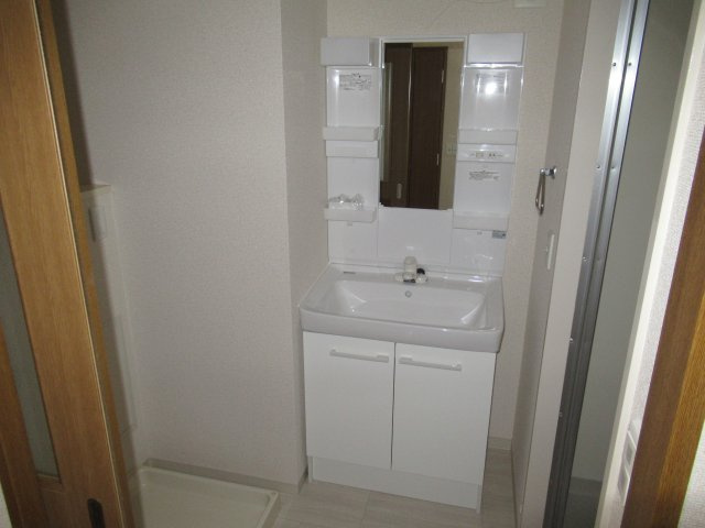 ルネシティ脇浜町第2　１ＤＫの洗面所|忙しい朝には欠かせない洗面所です