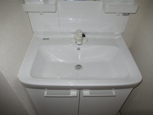 ルネシティ脇浜町第2　１ＤＫの洗面所|使いやすい洗面所です