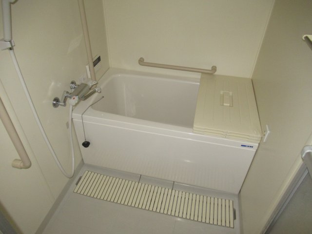 ルネシティ脇浜町第2　１ＤＫの浴室|きれいなお風呂です